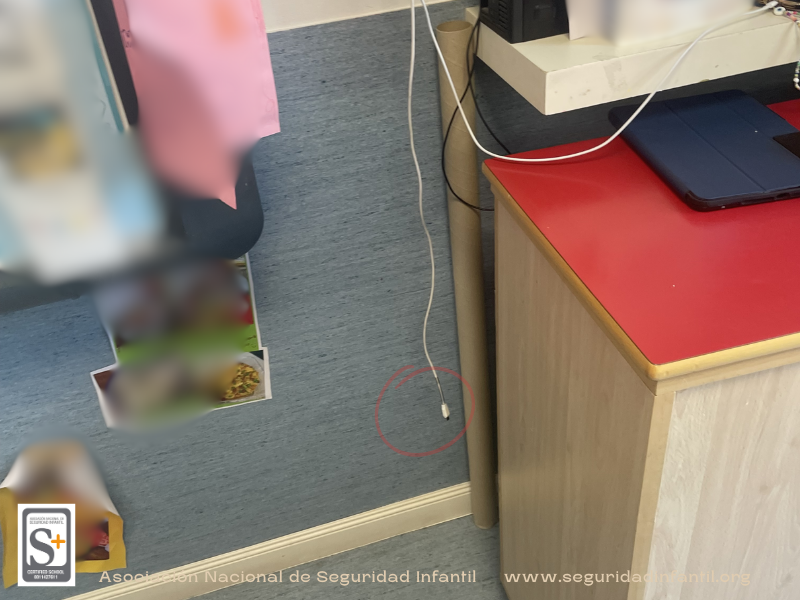 Cargadores Enchufados Un Riesgo Invisible en Aulas Infantiles