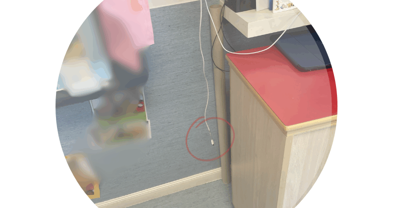 Cargadores Enchufados: Un Riesgo Invisible en Aulas Infantiles