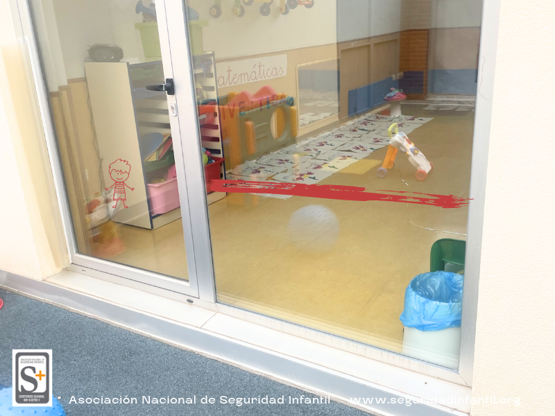 La importancia de la señalización de vidrios en escuelas infantiles y colegios según el CTE